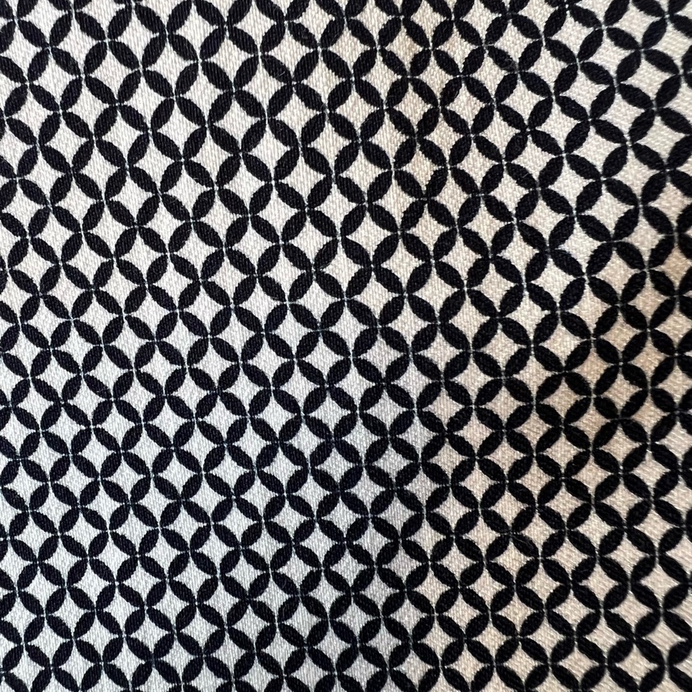 Dalia Black and White Houndstooth Pull On Skinny Capri Pants, Size 8 - Picture 7 of 13